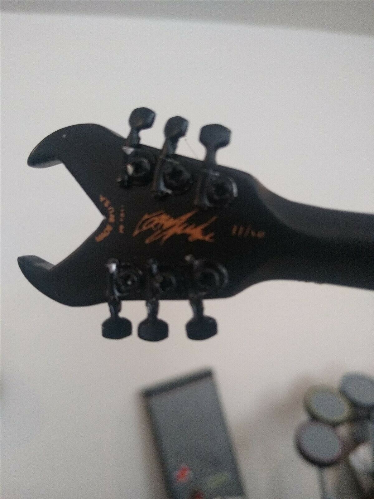 KERRY KING (Slayer) -Dean Axe V Licensed 1:4 Scale Replica Guitar ~Axe Heaven