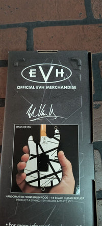 EDDIE VAN HALEN - Black & White 