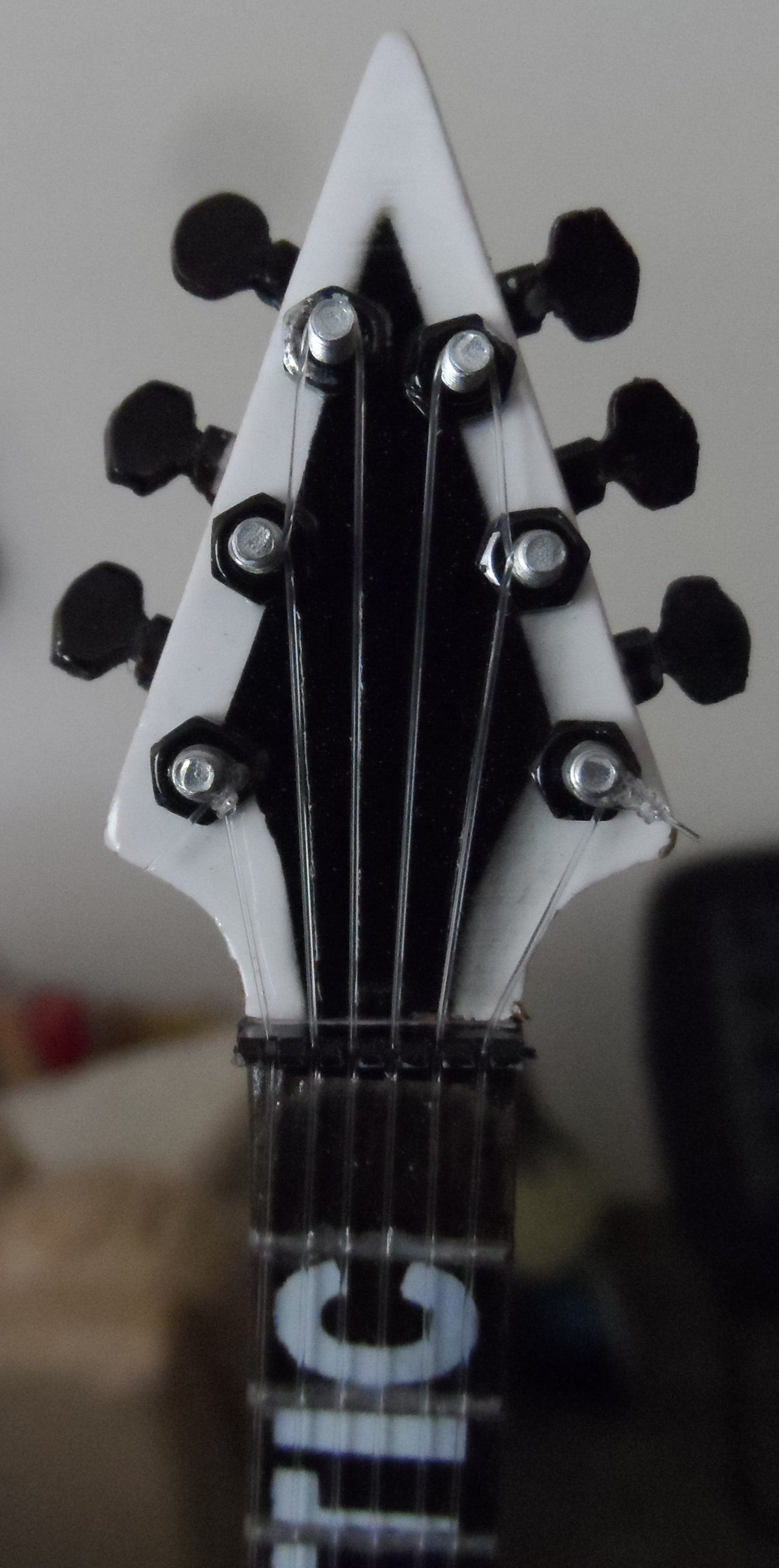 Kirk Hammett Death Magnetic V 1:4 Scale Replica Guitar ~Axe Heaven